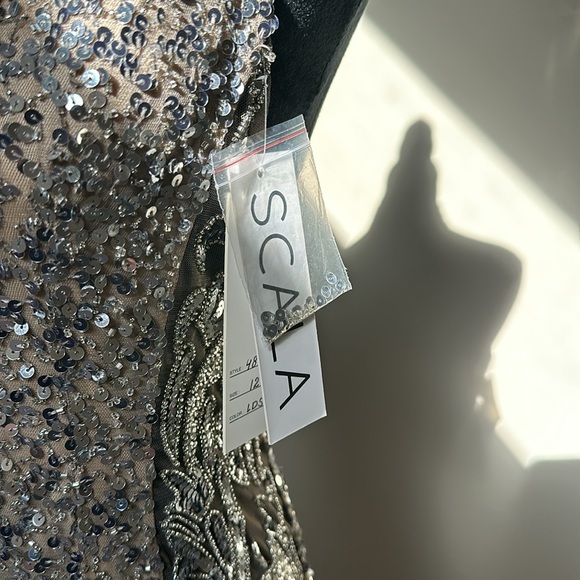 NWT Formal gown with train size small - Picture 5 of 14